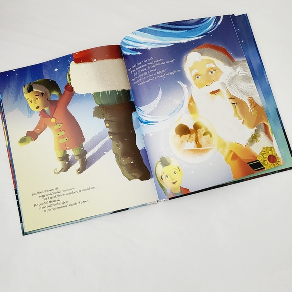 Bundle Hallmark Once Upon a North Pole book and tee size 4/5 - Picture 5 of 5
